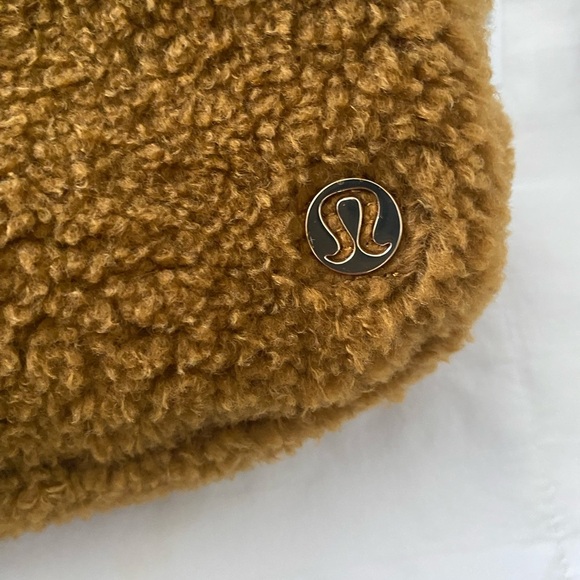 Lululemon everywhere belt bag Sherpa\fleece in camel : tan : brown - Picture 13 of 14